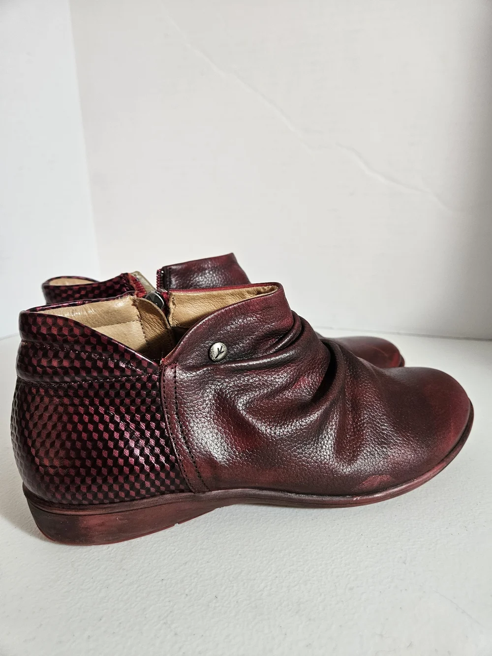 Wanda Panda Alexia Women's Burgundy Leather Ankle Booties EU 39/US 8.5 Textured